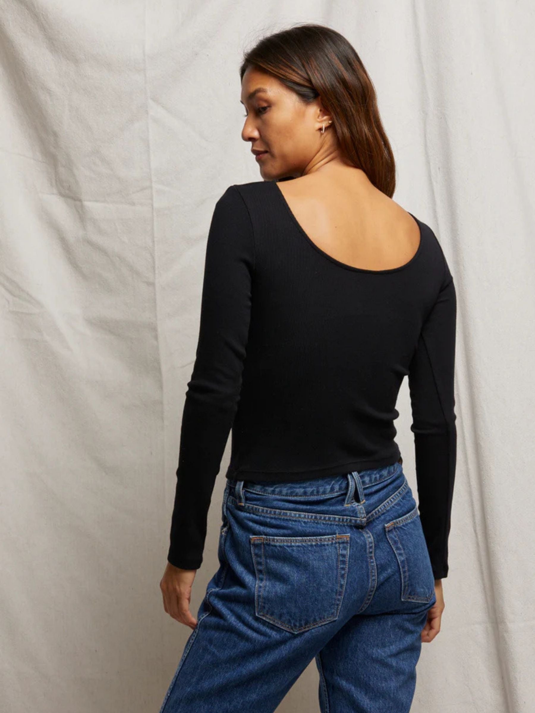 perfect-white-tee-anya-rib-long-sleeve-true-black