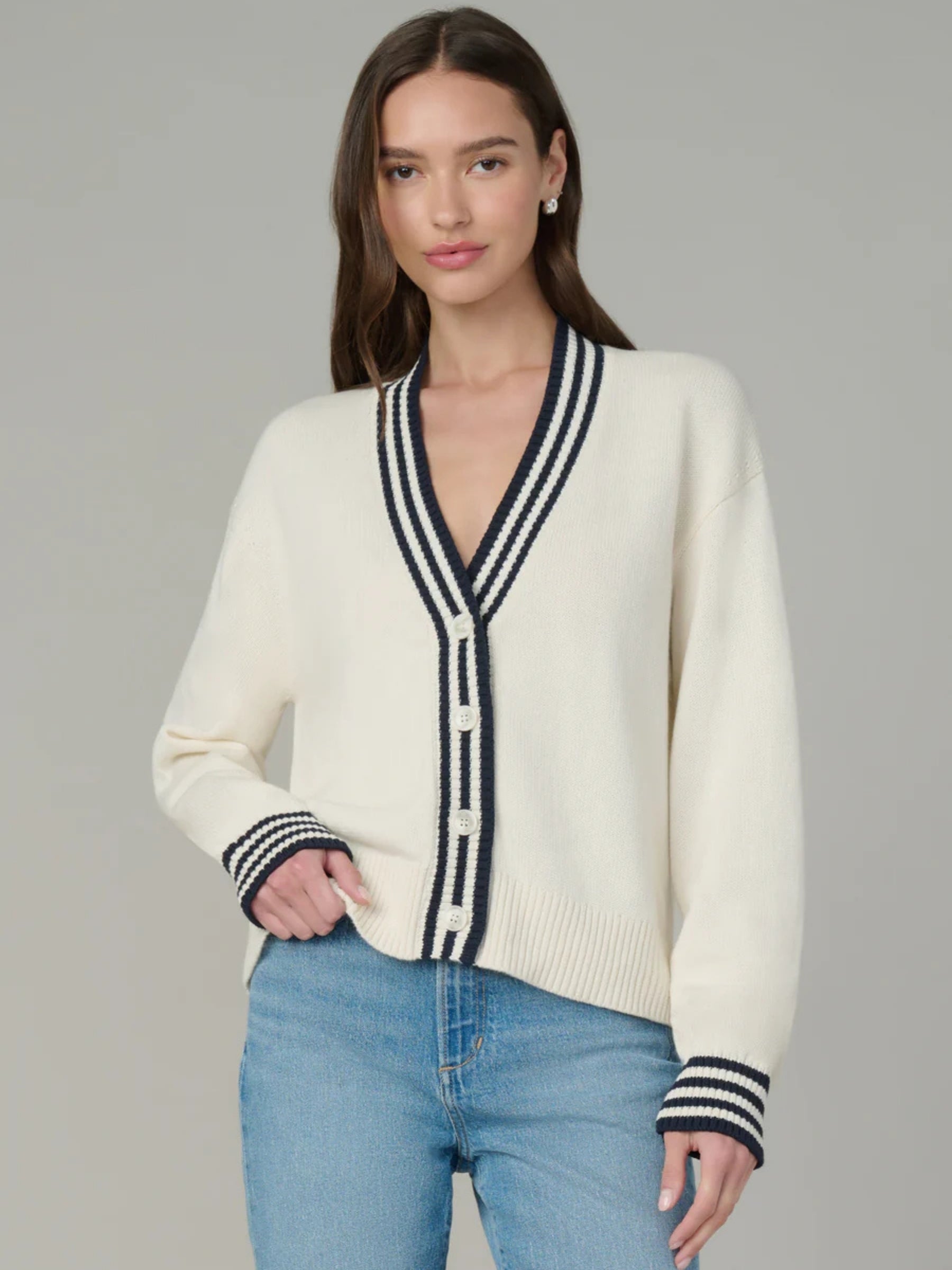 The Leah Cardigan - Ecru/Navy