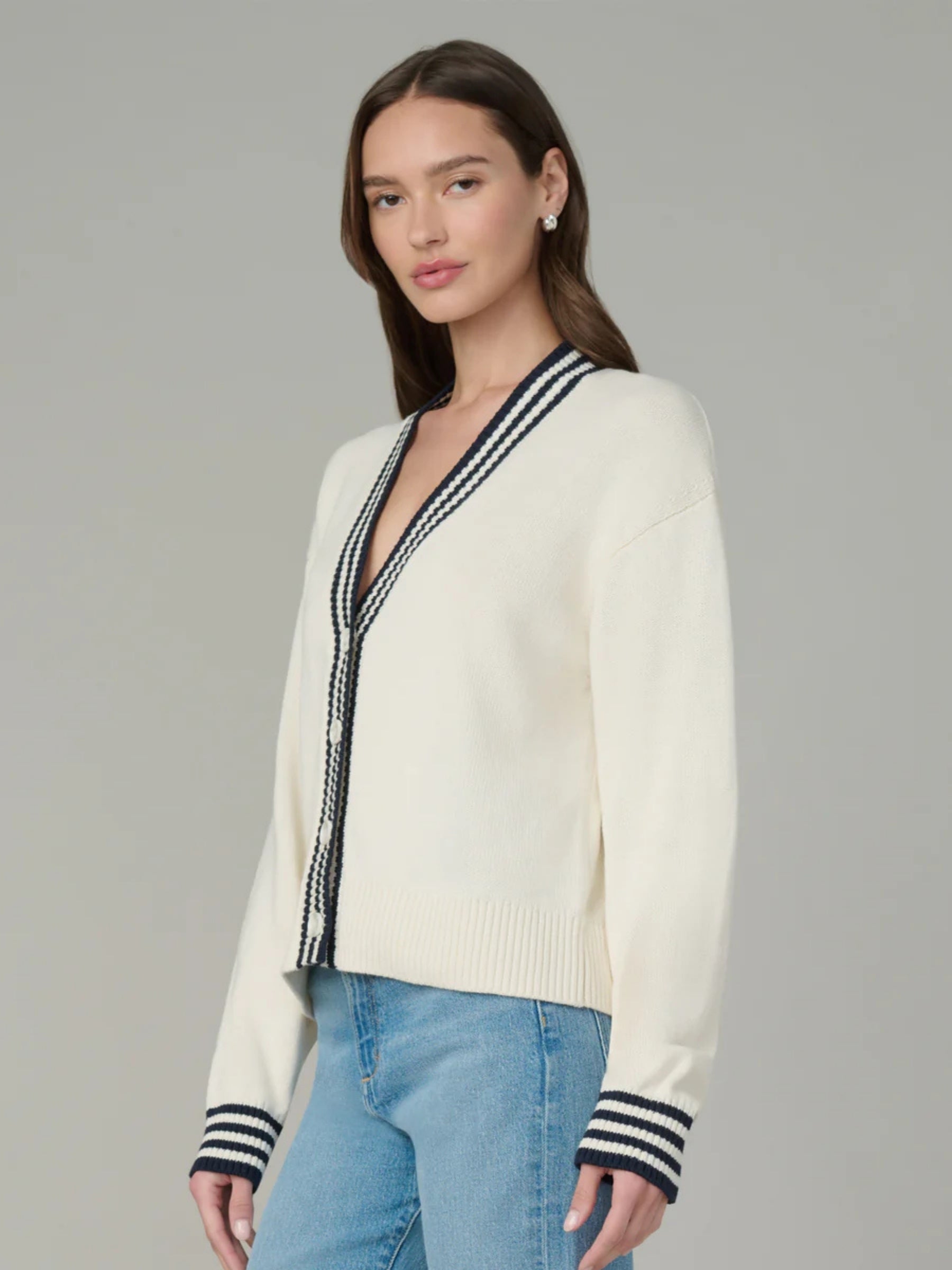 The Leah Cardigan - Ecru/Navy