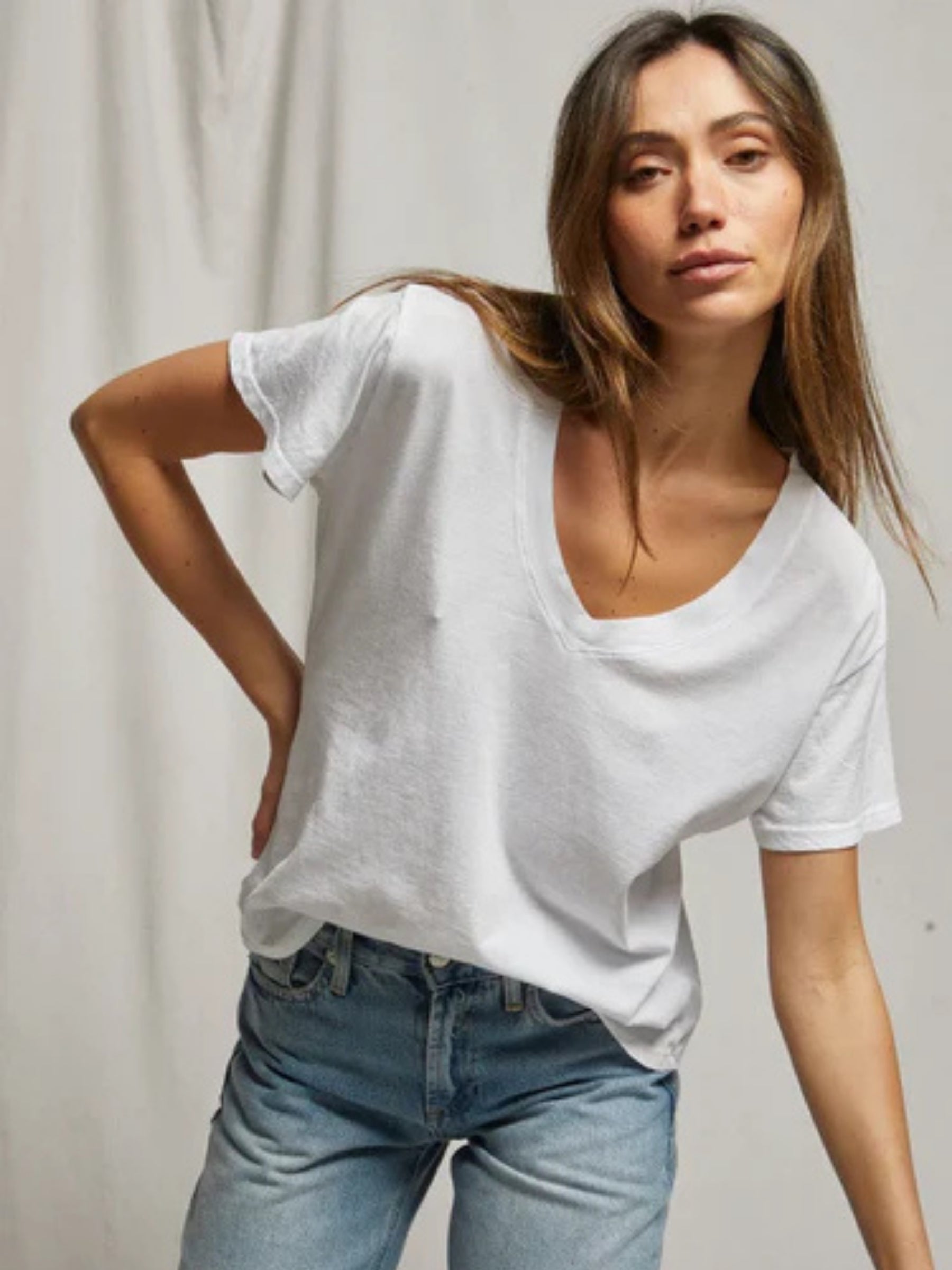 Hendrix SS Boxy V Neck - White