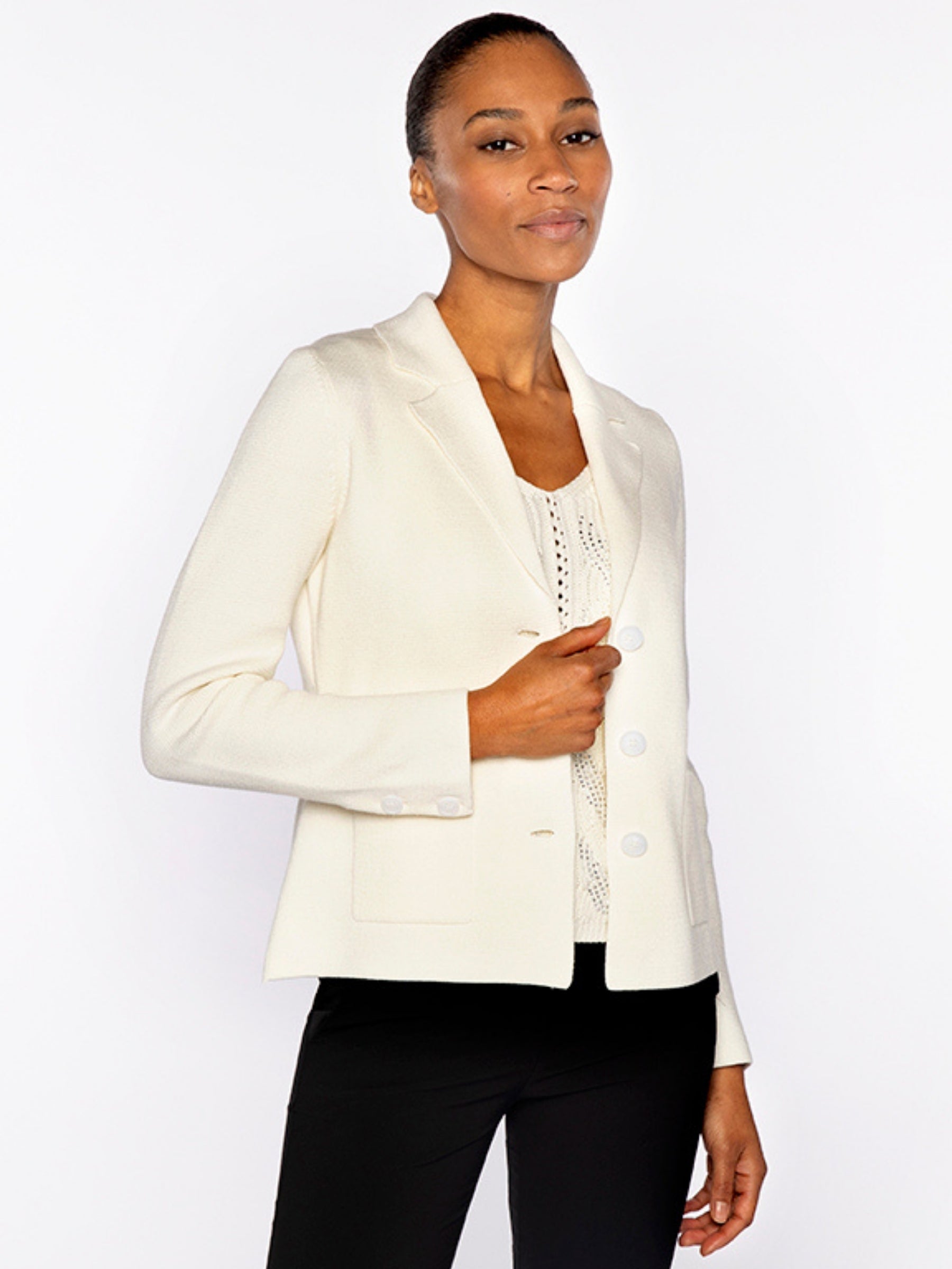 kinross-cashmere-Fitted-Notch -Collar-Cardigan - Cream